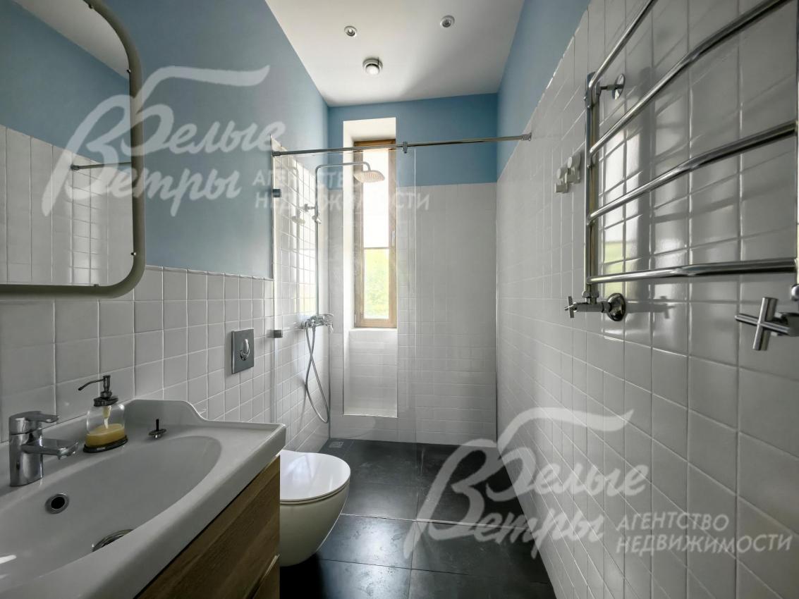 Санузел с душевой на втором этаже