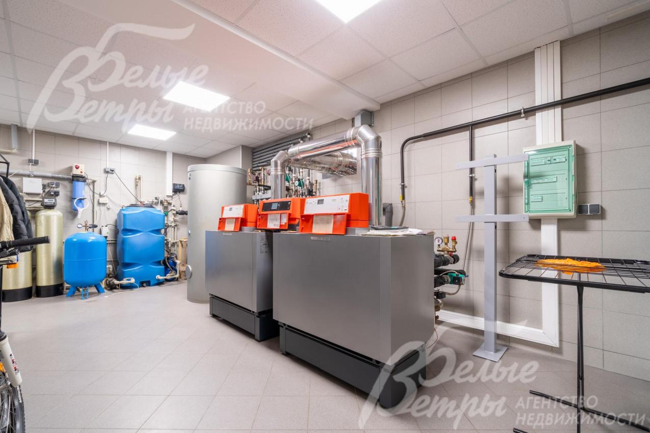 В котельной установлены 2 котла Viessmann, бойлер Viessmann, многоступенчатая система водоподготовки с умягчением