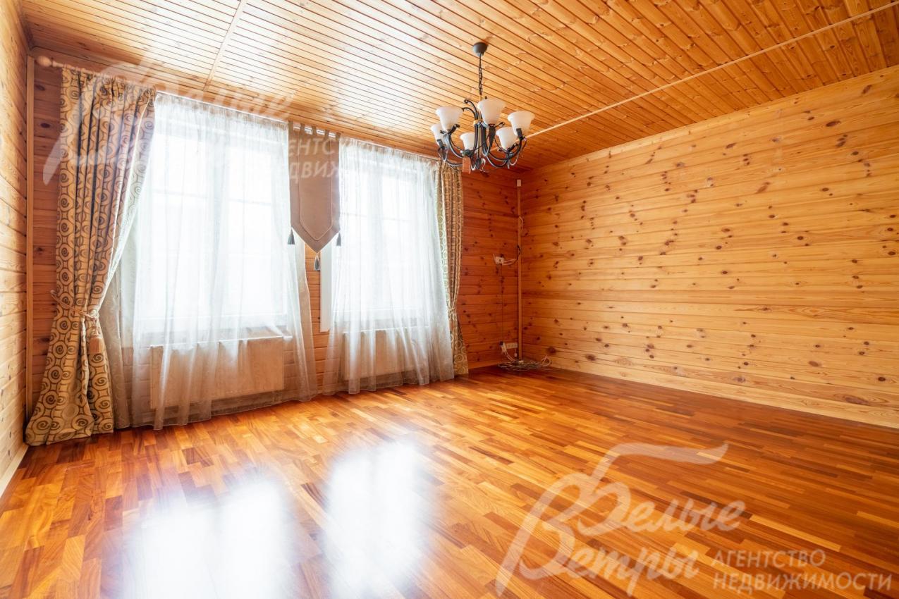 Кабинет на первом этаже