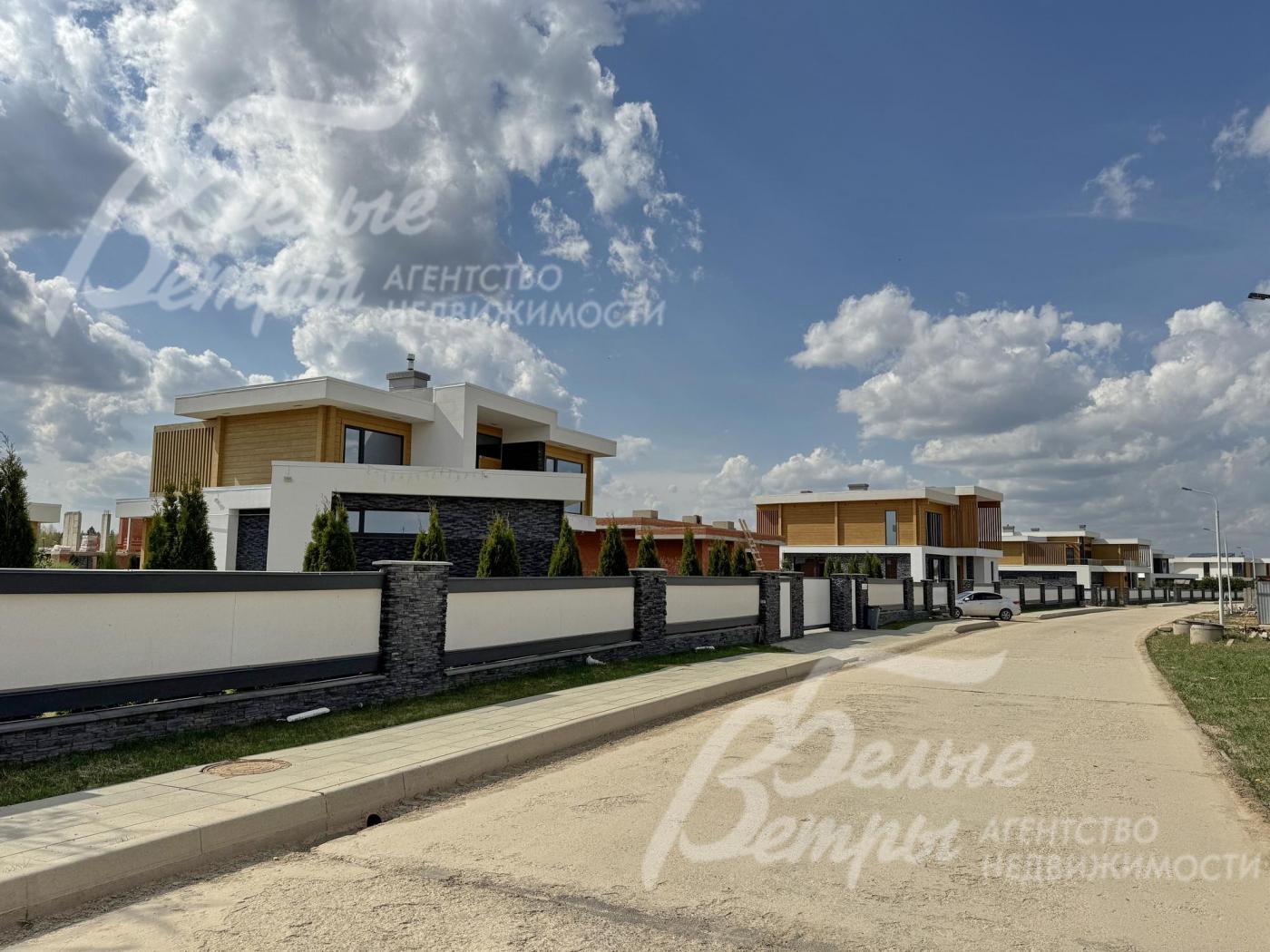 все дома в поселке в едином стиле 