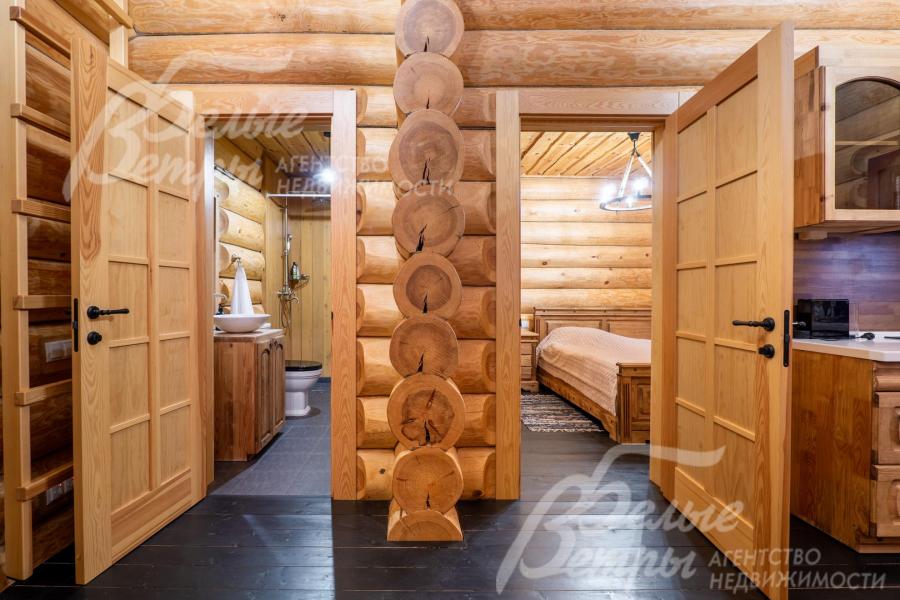 Правая часть бани - полноценный гостевой дом со спальней, кухней, санузлом