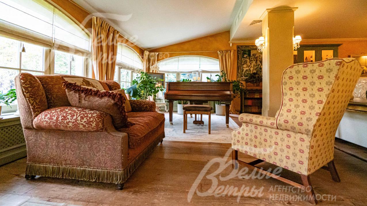 Рояль в зоне зимнего сада