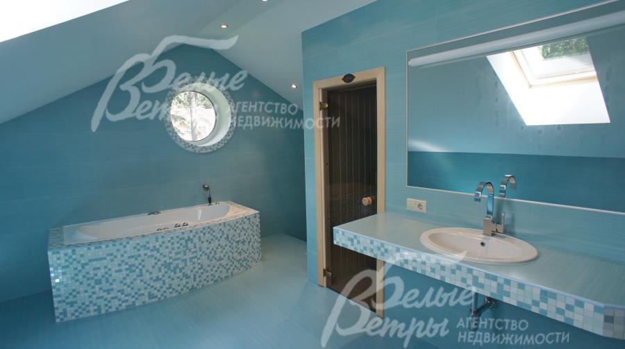 Ванная комната с сауной в хозяйском блоке