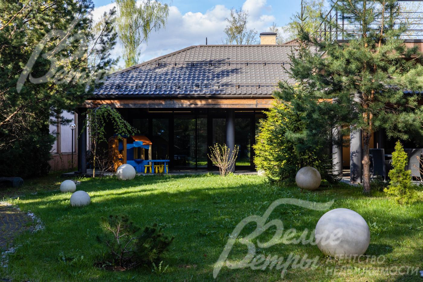 Выполнен ландшафтный дизайн