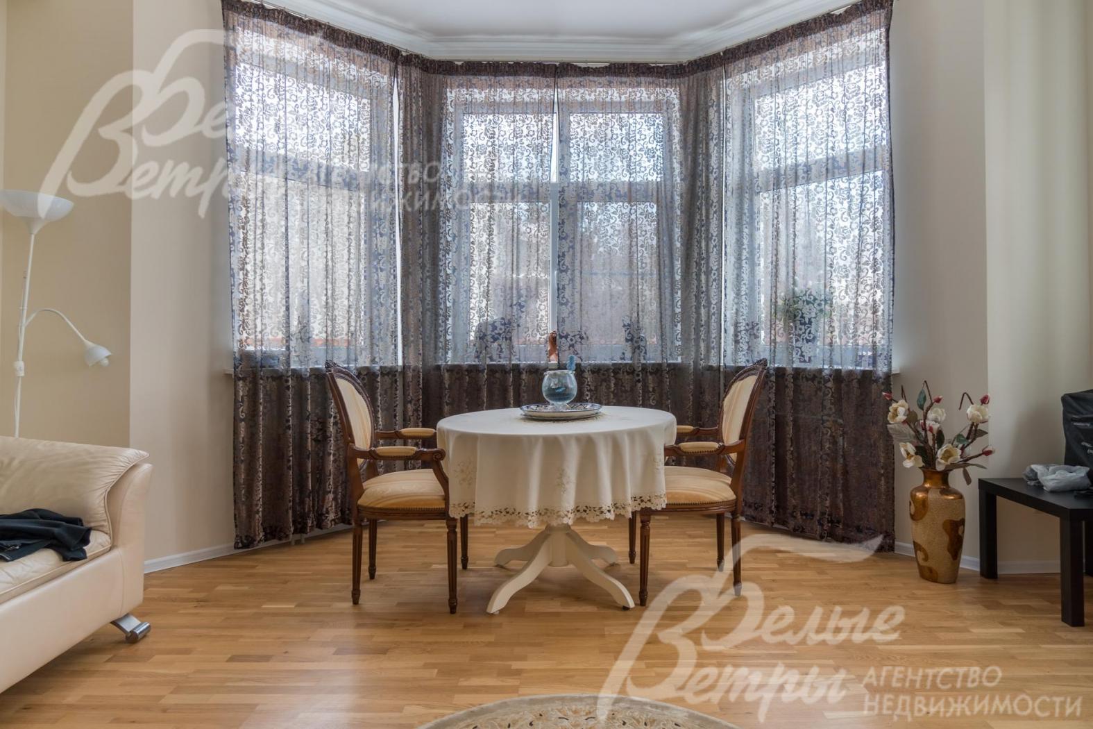 Гостиная с мебелью в классическом стиле