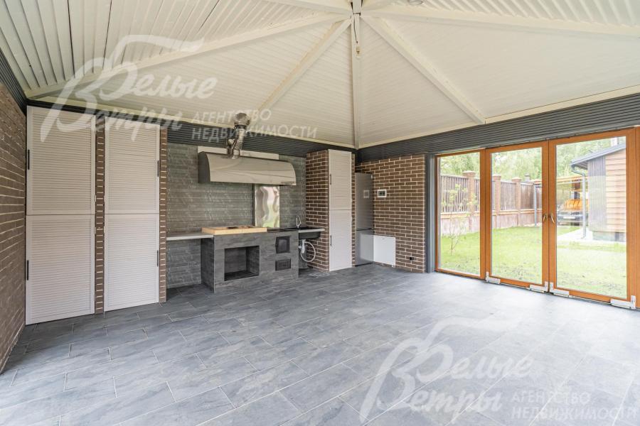 Беседка площадью 32,6 кв.м с теплым полом, мангалом и зоной для казана