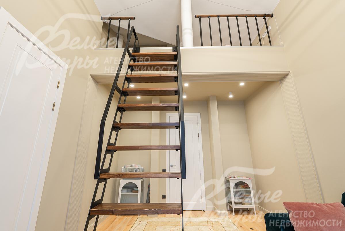 антресольный ярус в спальне