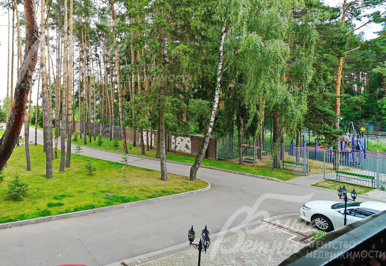 вид с таунхауса на поселок