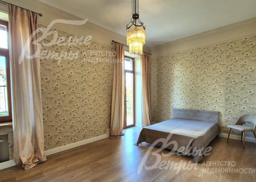 Выход на балкон из детской спальни.