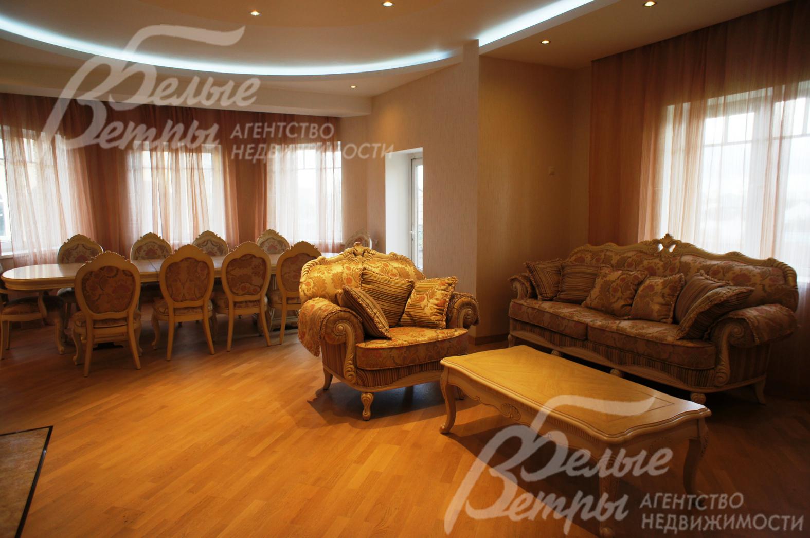 Столовая-гостиная оборудованы мебелью