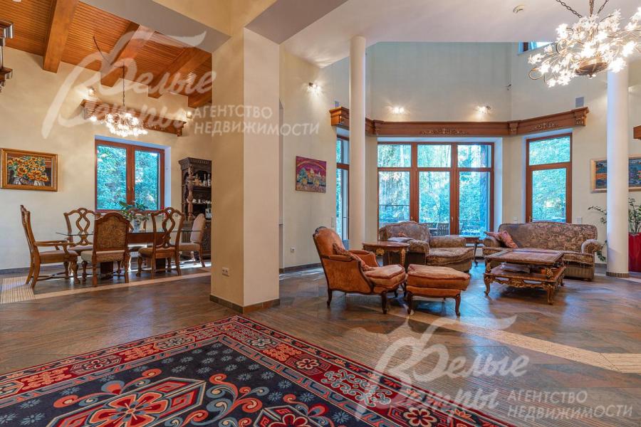 3-хсветная Главная гостиная - центр и архитектурная изюмина дома