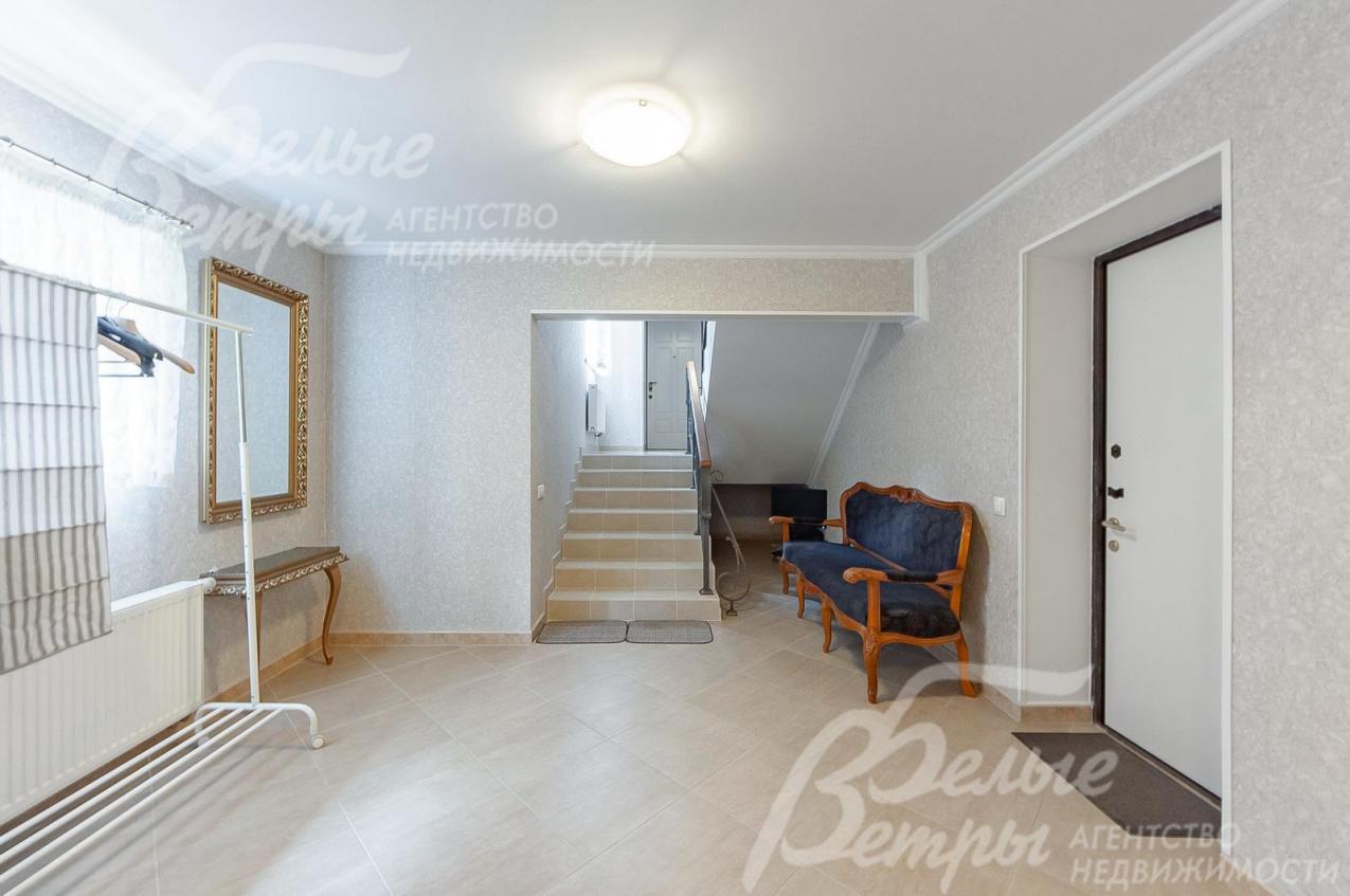 Холл 1-го этажа.