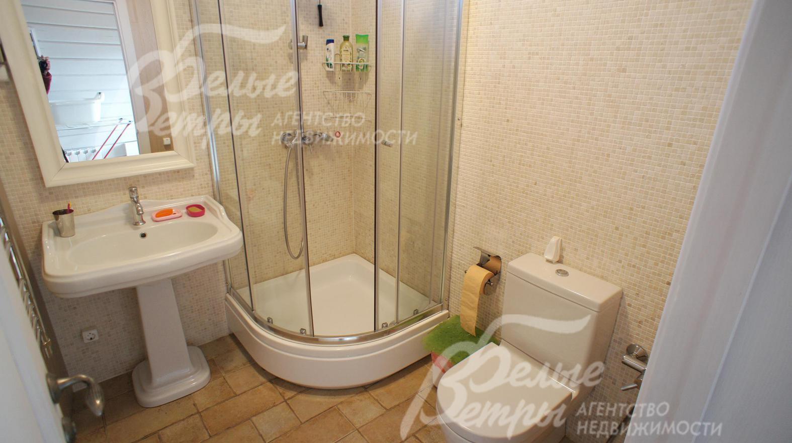 Гостевой домик: санузел 3,5 кв.м с душевой кабиной.