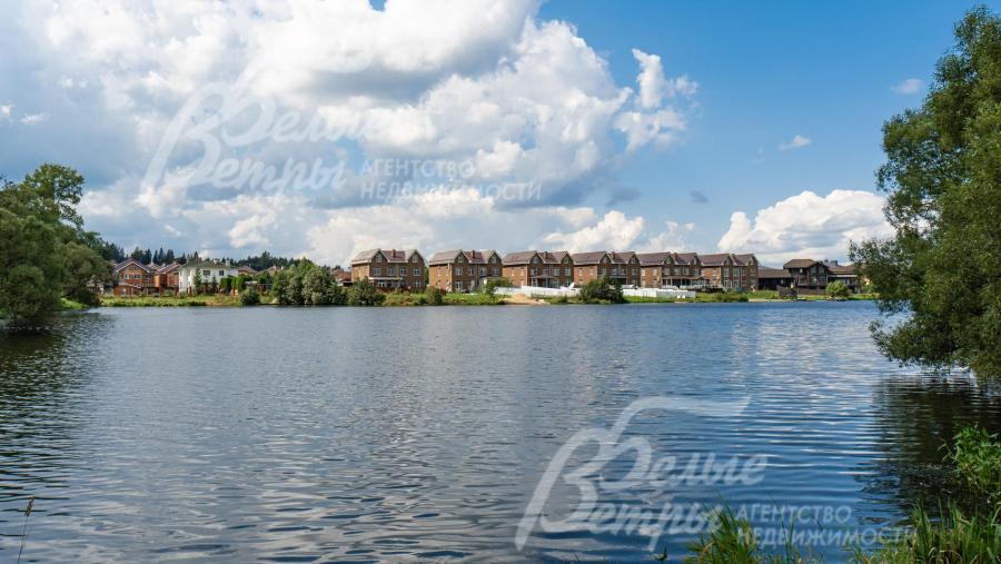 Пруд в поселке