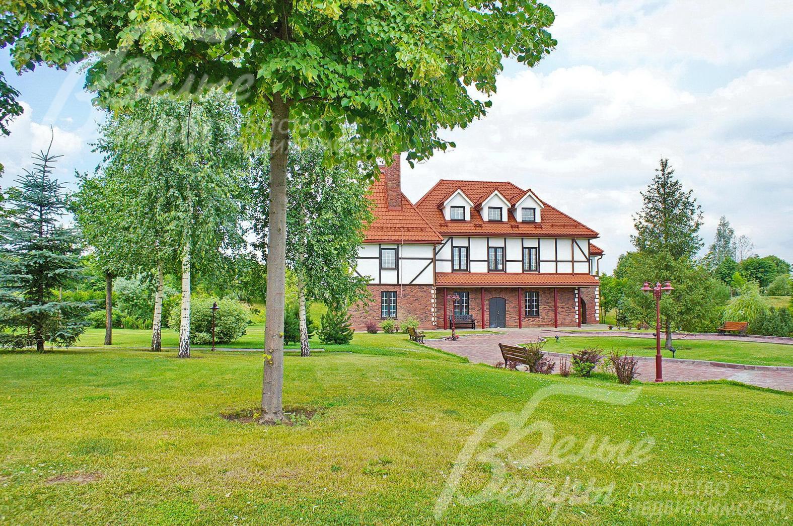 Административное здание поселка 