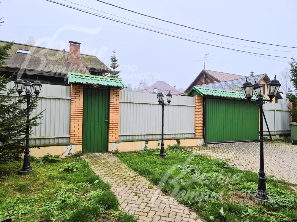 Парковочная площадка перед домом.