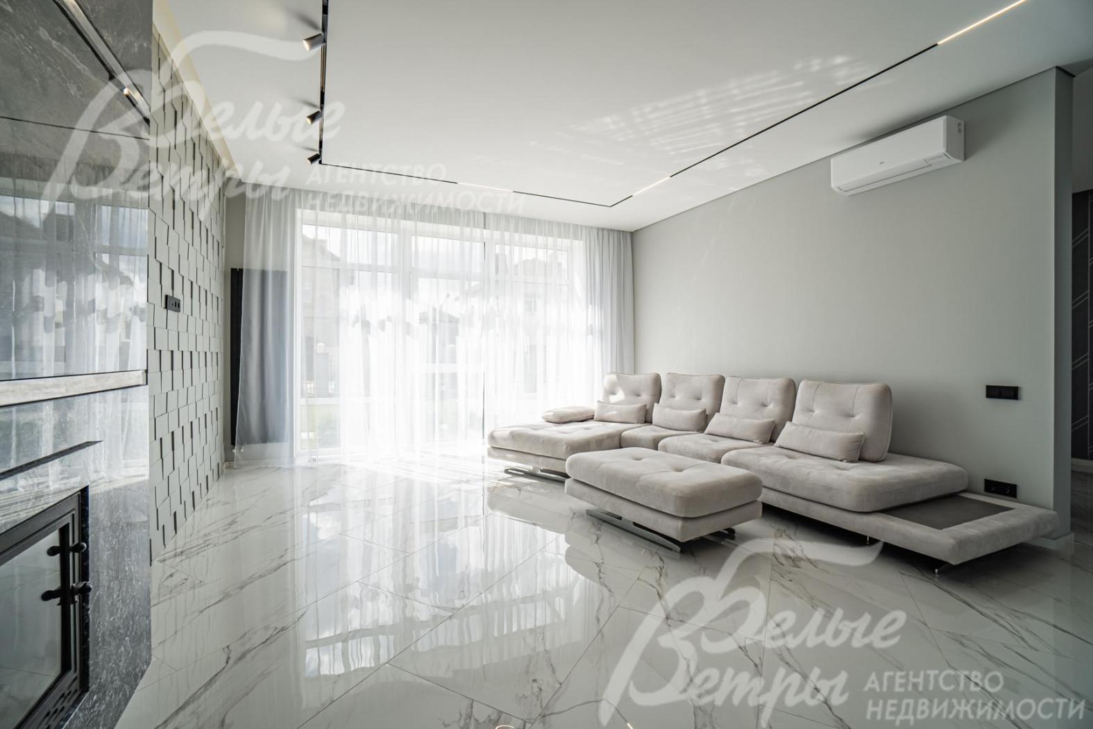 В гостиной диван Minotti (Италия)