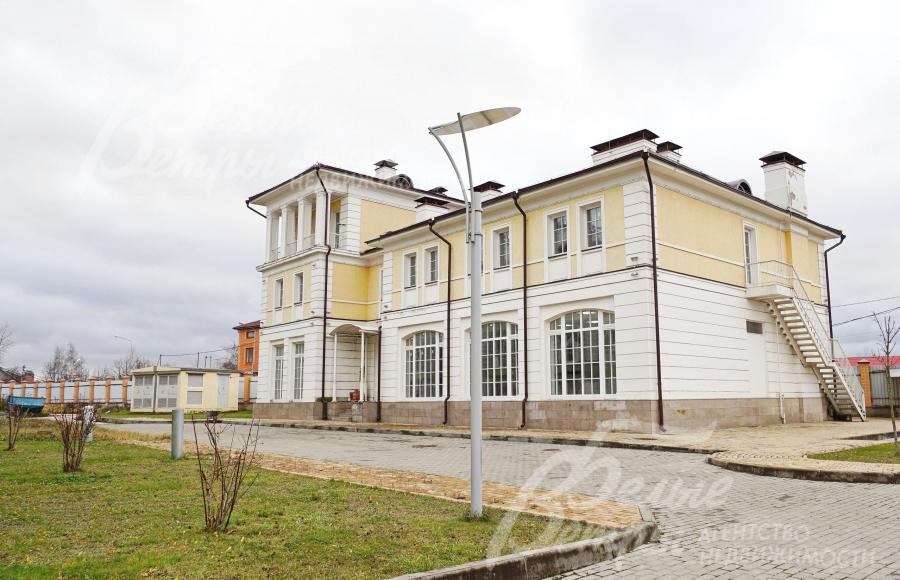 Административное здание 850 кв.м под магазин, кафе, фитнес зал