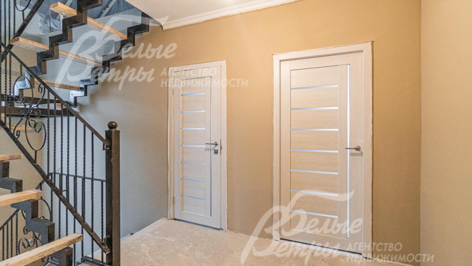 Двери ламинированные, светлые с прозрачными вставками