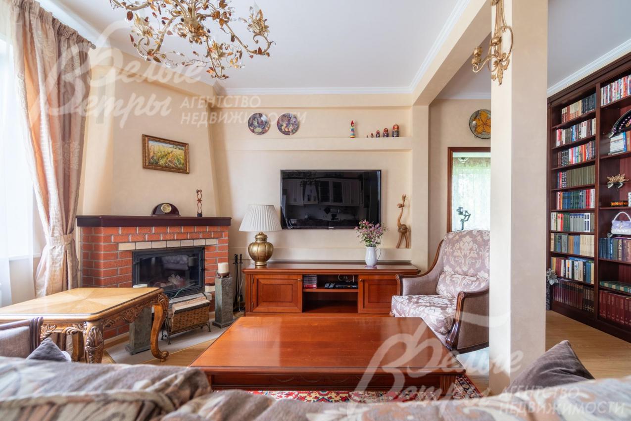 В гостиной установлен телевизор Samsung