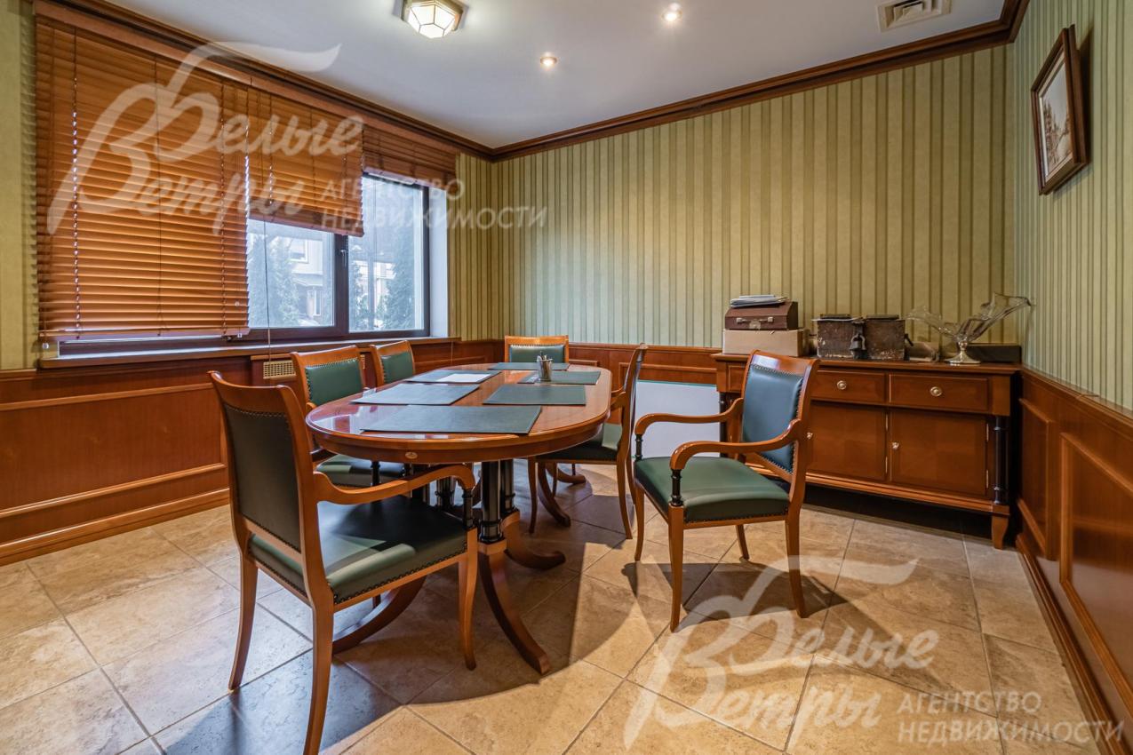 Помещение на 1-м этаже 13,6 кв.м. 