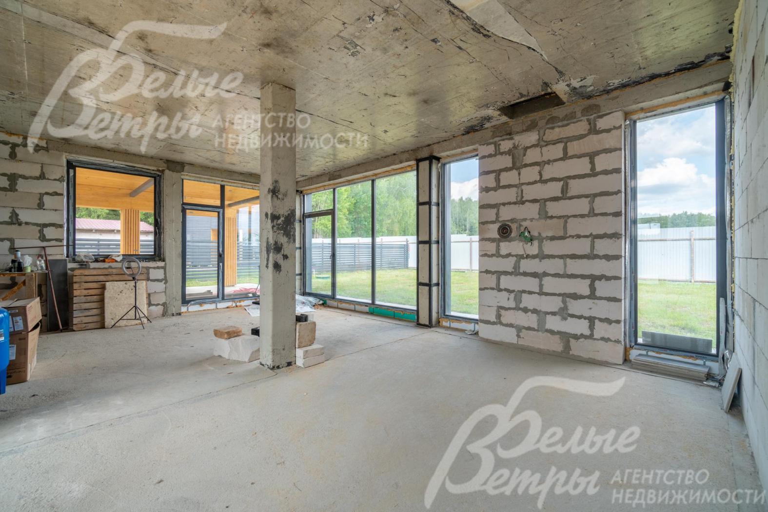 Дом внутри под отделку.