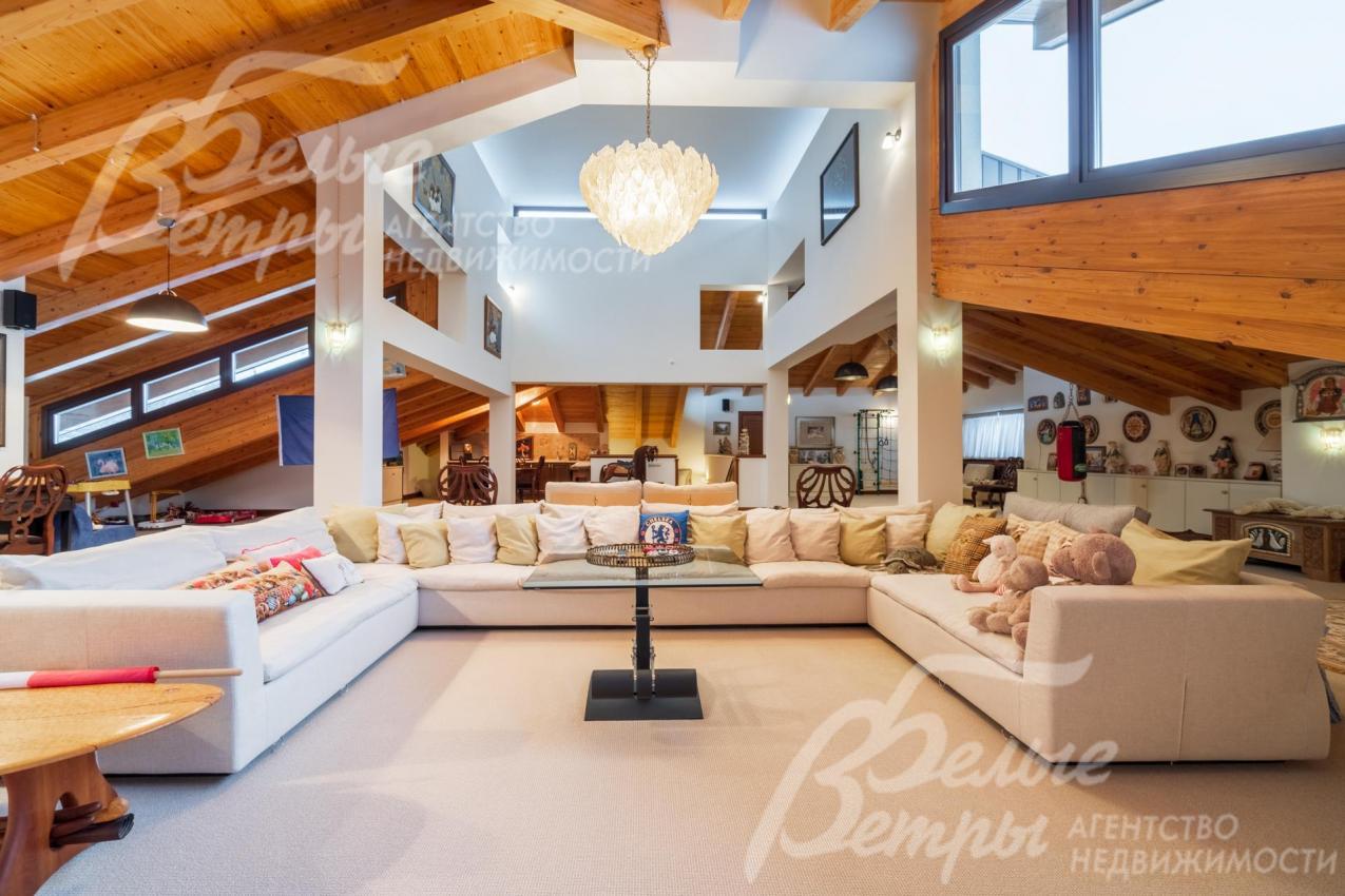 Мультизональная мансарда с ТВ-зоной, спортивным уголком, кухней, игровой и рабочим местом