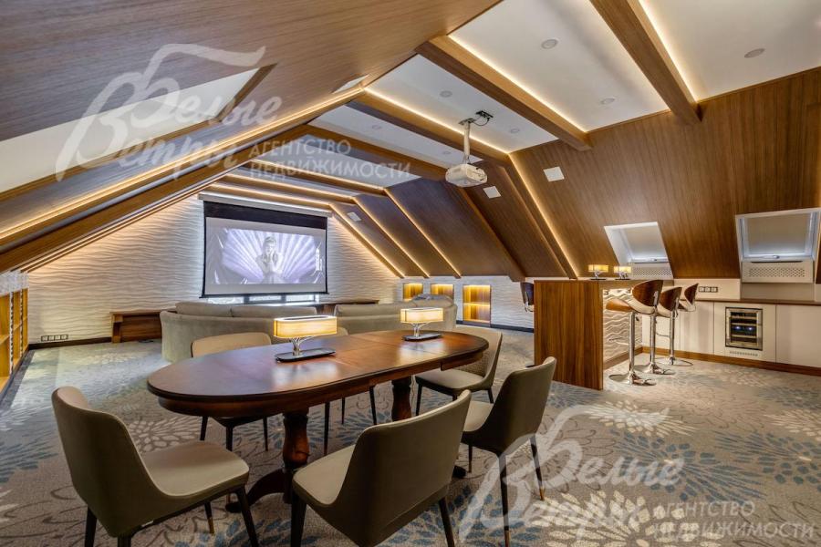 Зона бара в мансарде