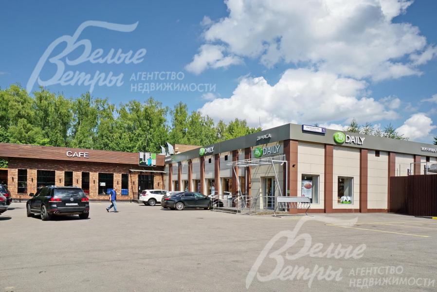 Магазин и кафе рядом с поселком