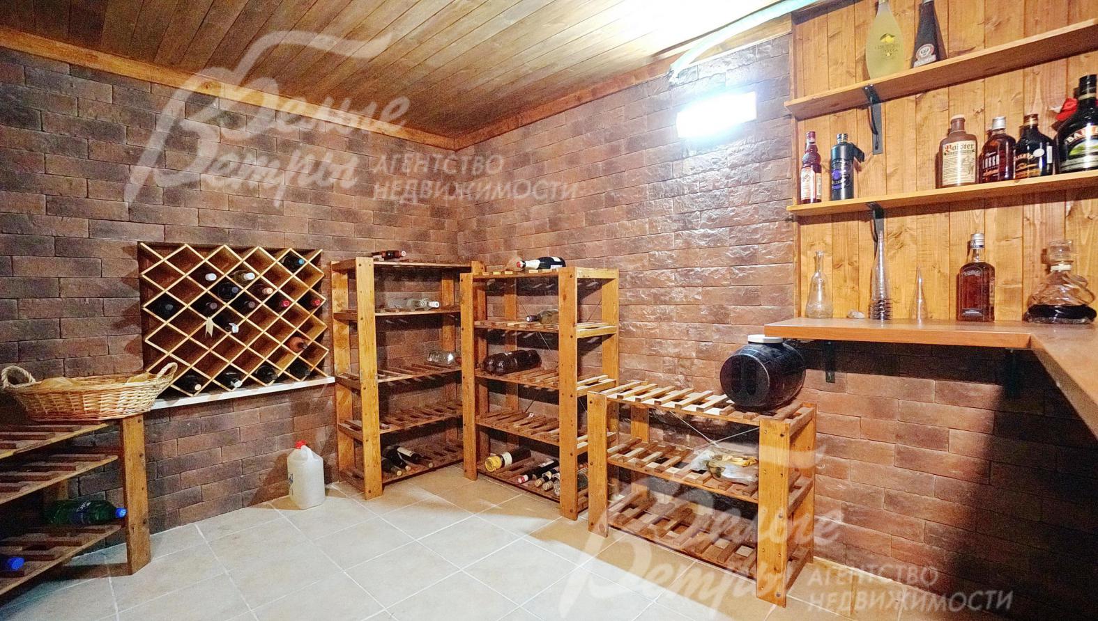 Винный погреб и холодная кладовая на цокольном этаже