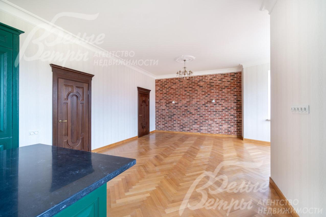 Столешница изготовлена из акрилового камня. Есть вся необходимая техника брендов Liebherr, Neff и Gorenje