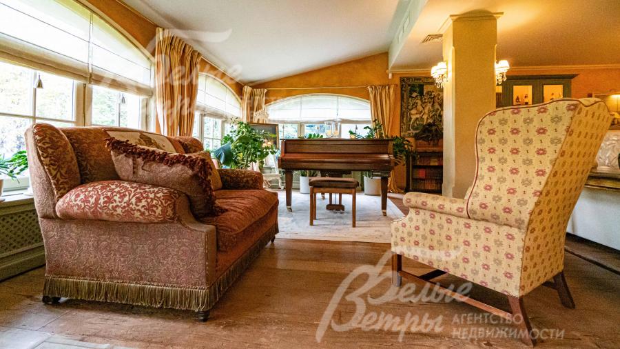 Рояль в зоне зимнего сада