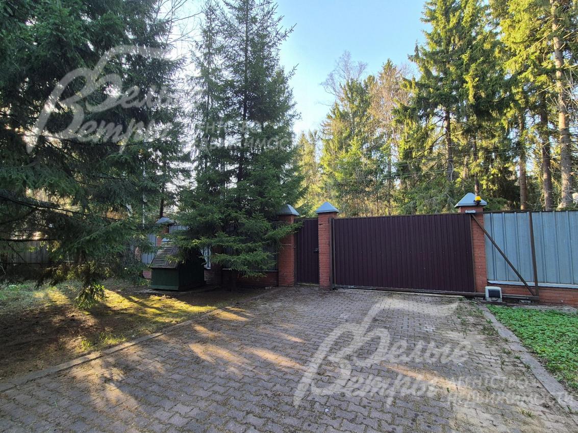 Мощеная парковка на 6 авто