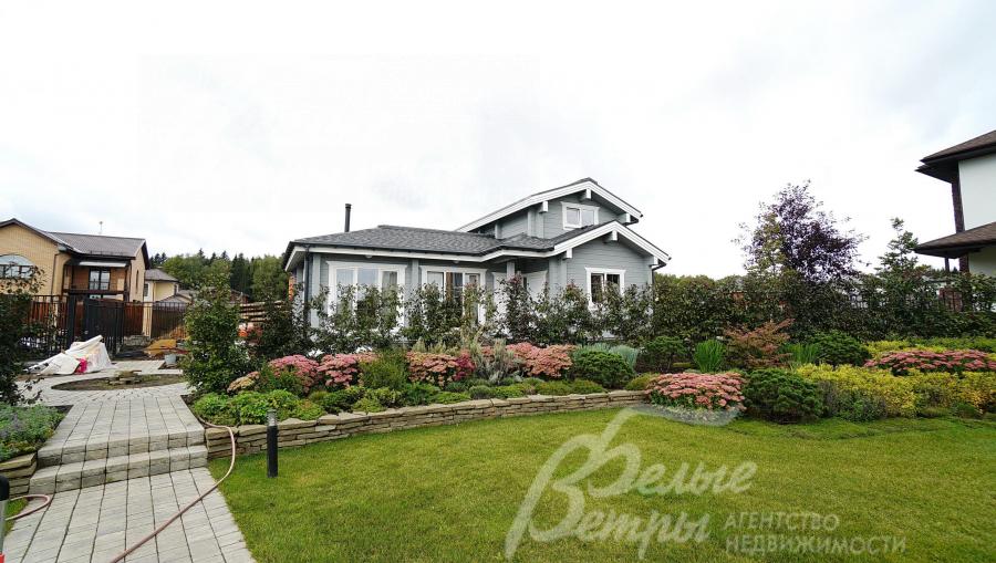 Более 4 тыс. растений, живая изгородь, подпорные стенки 