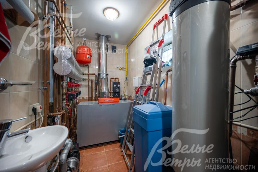 В котельной установлены газовый котёл, бойлер Viessmann на 300 литров, система водоподготовки "Экодар" с фильтрами США