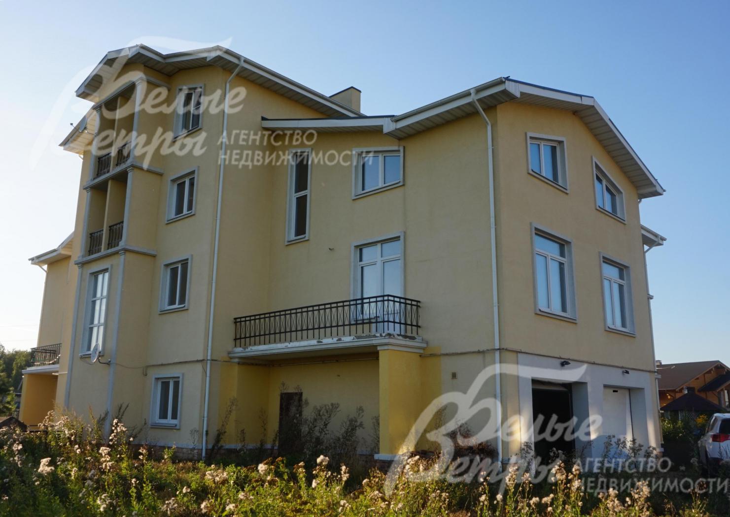 Вид на дом со стороны двора