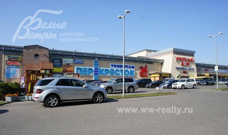 В поселке несколько торговых центров