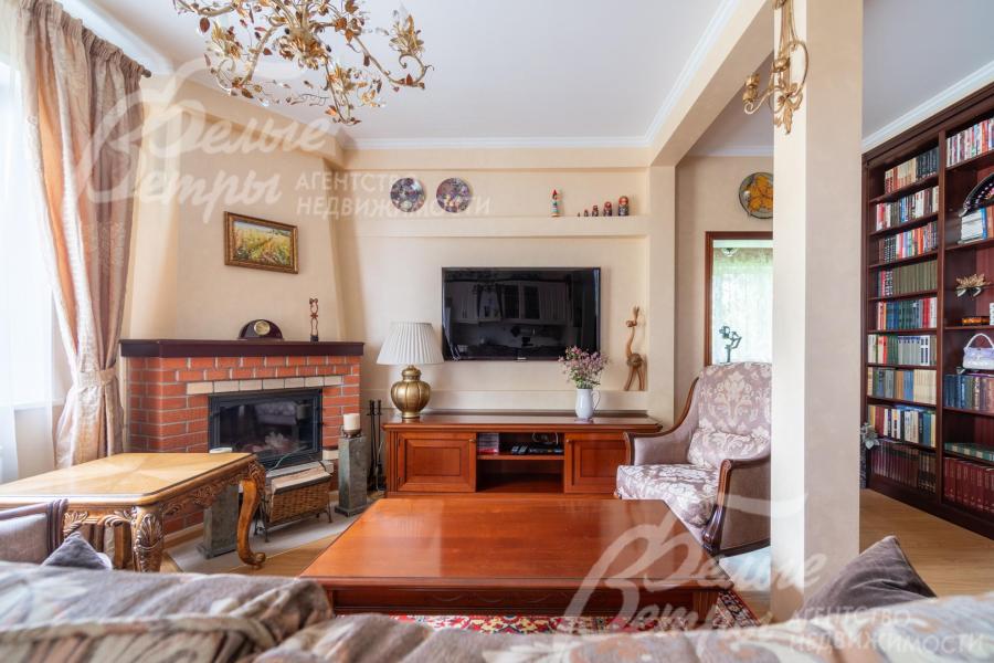 В гостиной установлен телевизор Samsung