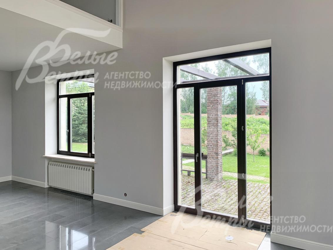 Светлый стильный интерьер