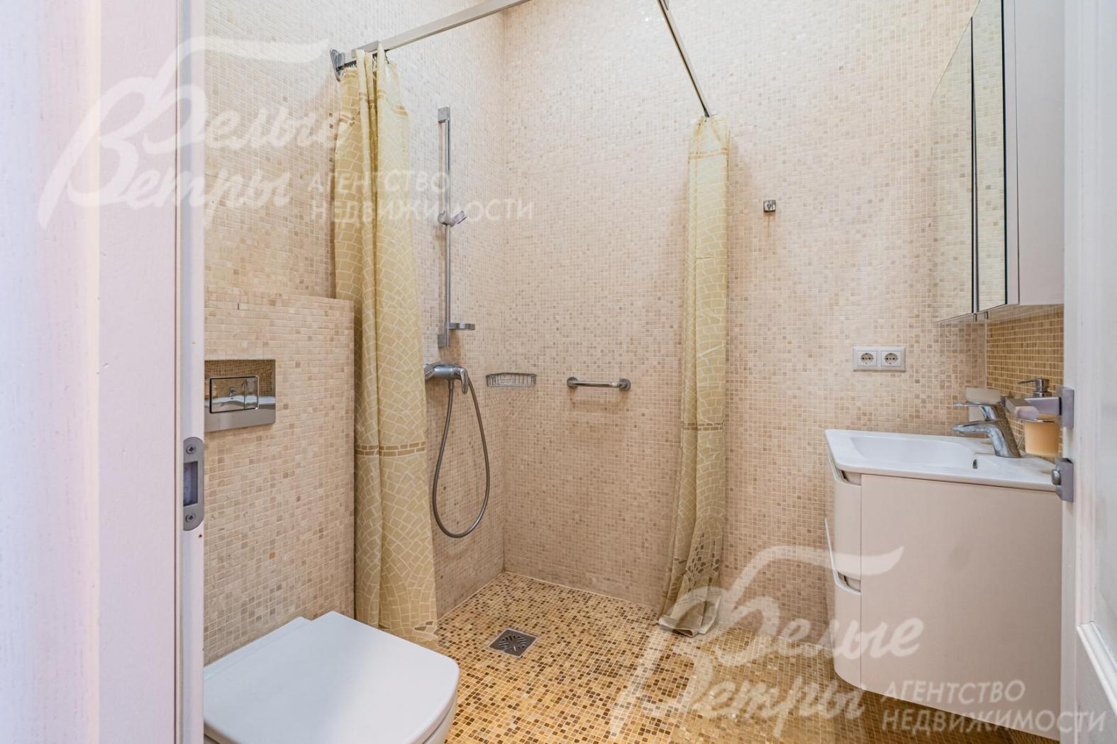 Санузел (с душевой) 3,4 кв.м в спальне