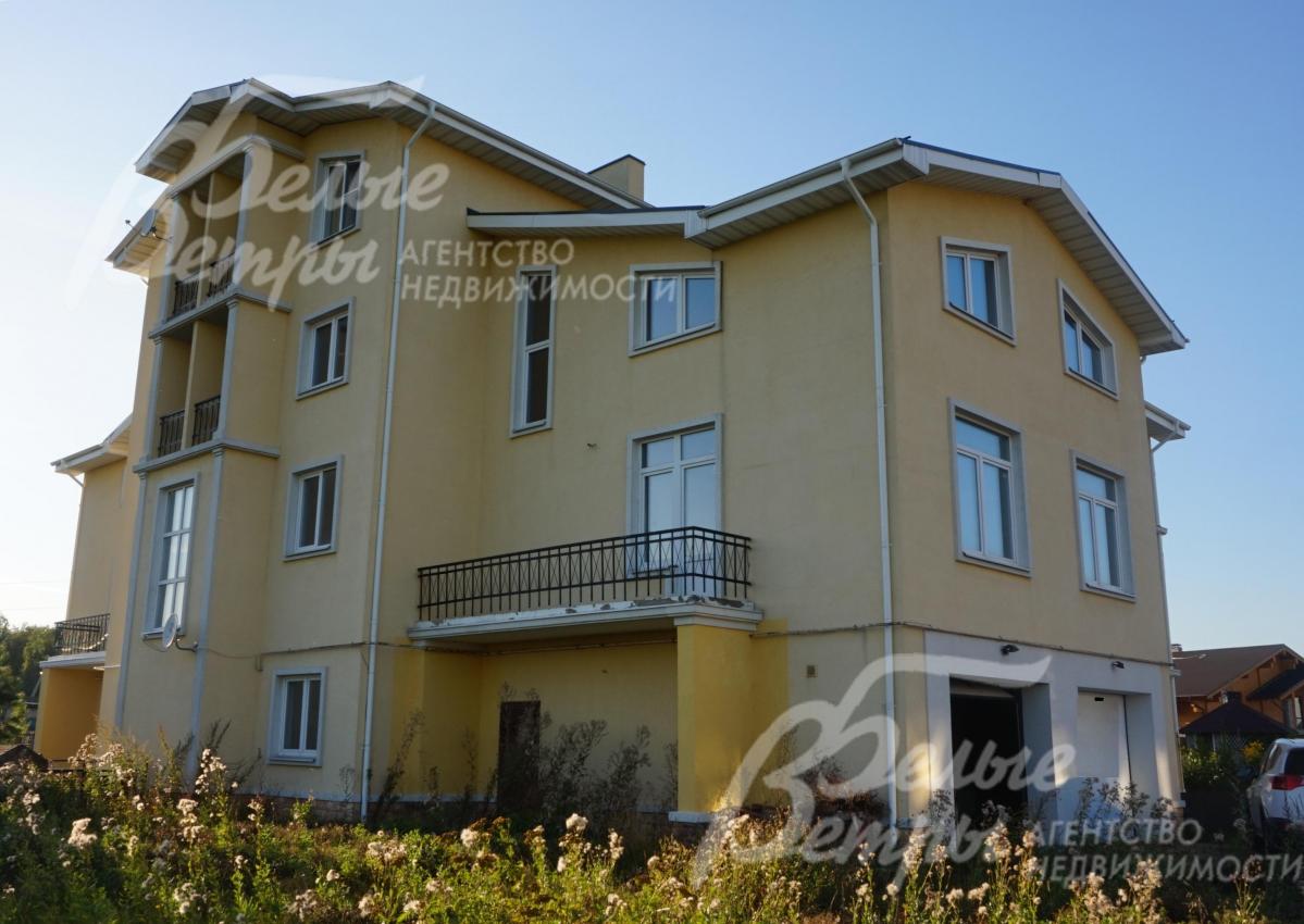 Вид на дом со стороны двора