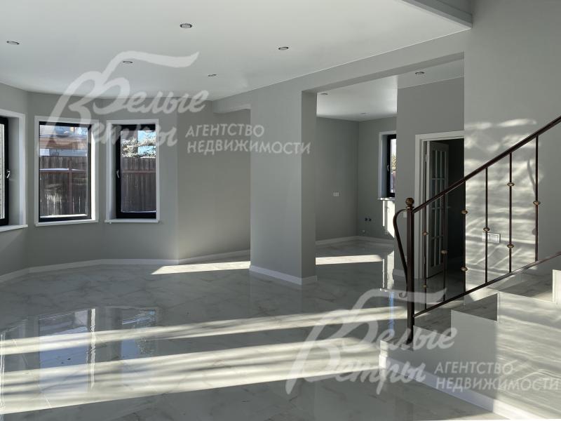 Лестница ж/б монолит, ограждения -художественная ковка