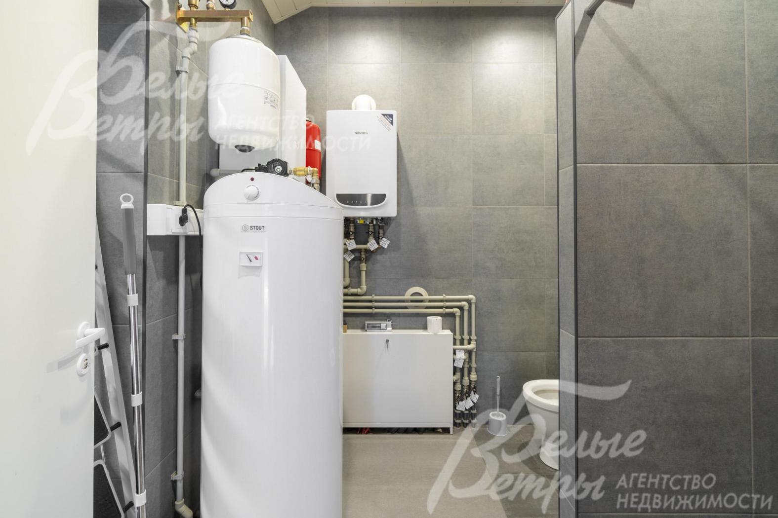 Оборудованная котельная: установлено котельное оборудовании Protherm, бойлер на 250 л