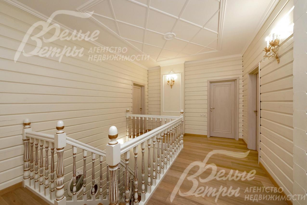 Холл второго этажа