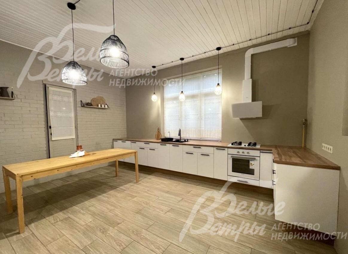 Оборудованная кухня-столовая