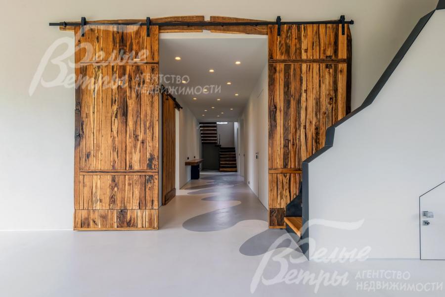 Раздвижные амбарные двери из столетнего дуба по индивидуальному проекту.