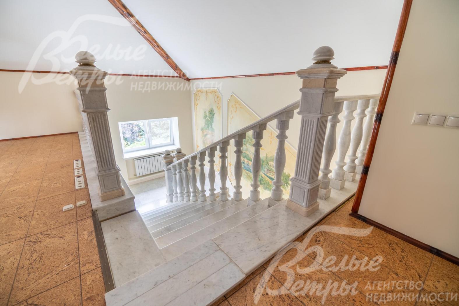 Лестница на жилой мансардный этаж