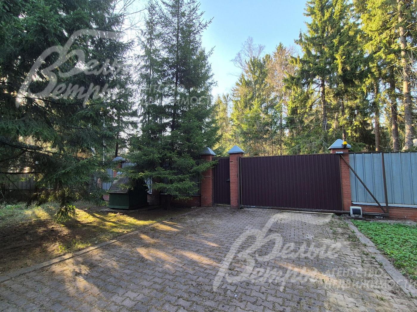 Мощеная парковка на 6 авто