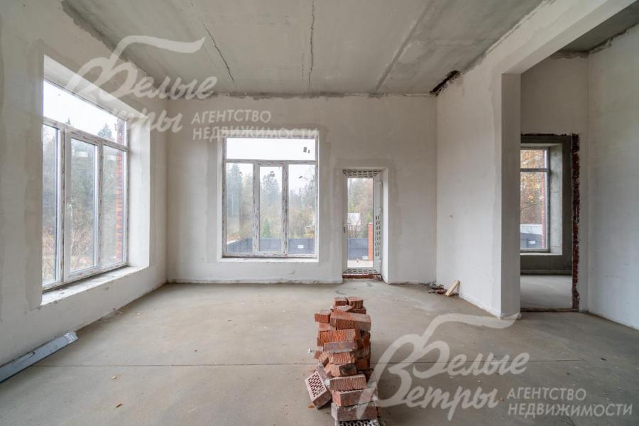 В коридоре можно организовать лаунж‑зону или выполнить эффектное оформление пространства