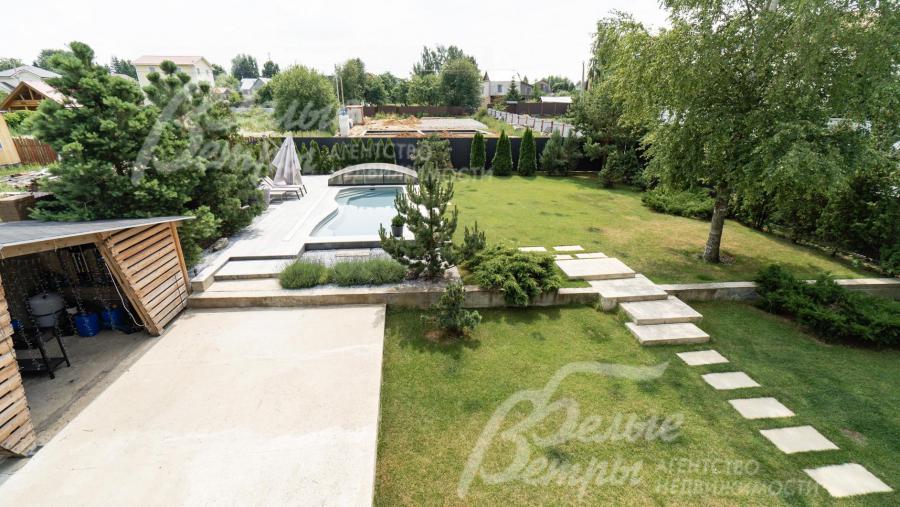 Высажено около 100 деревьев